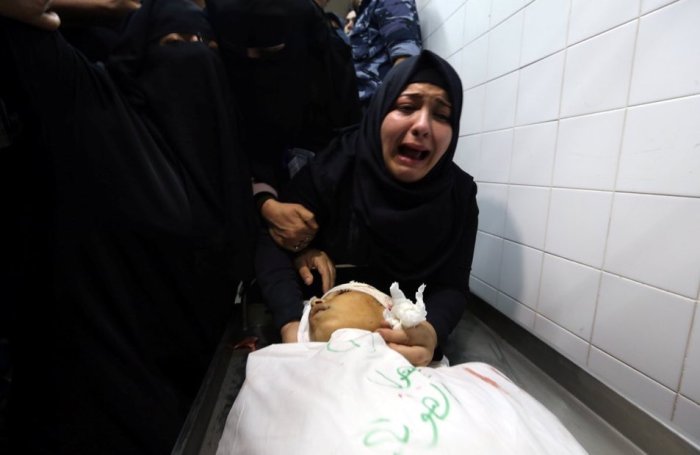 Yasser Abu Al-Naja 13 crying female relative